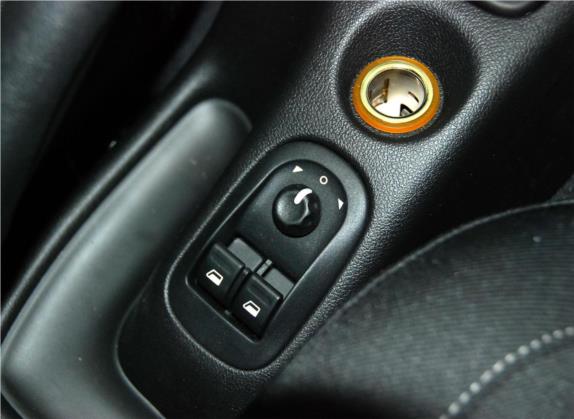 标致207 2011款 两厢 1.6L 自动驭乐版 车厢座椅   门窗控制