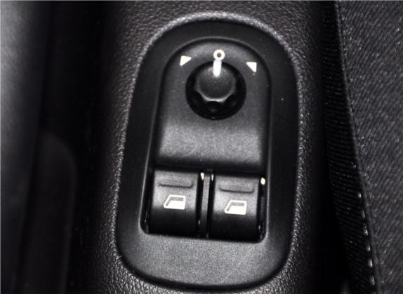 标致207 2011款 两厢 1.4L 手动驭乐版 车厢座椅   门窗控制