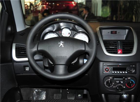 标致207 2011款 三厢 1.4L 手动驭乐版 中控类   驾驶位