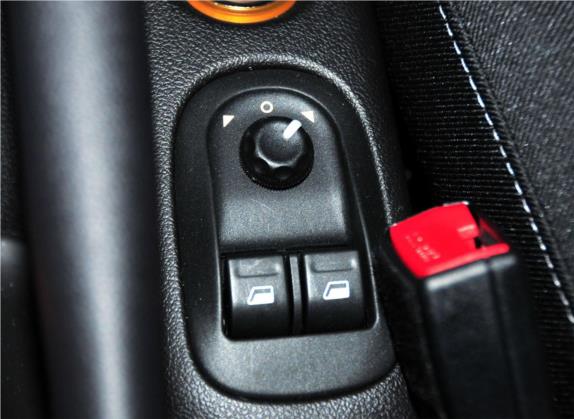 标致207 2011款 三厢 1.4L 手动驭乐版 车厢座椅   门窗控制