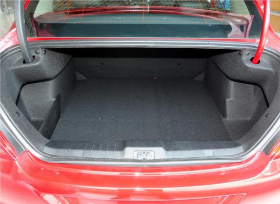 标致308 2012款 1.6L 手动优尚型 车厢座椅   后备厢