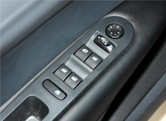 标致308 2012款 1.6L 手动优尚型 车厢座椅   门窗控制