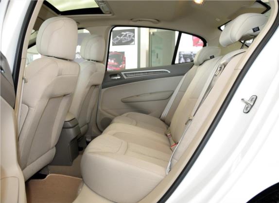 标致308 2012款 1.6L 手动风尚型 车厢座椅   后排空间