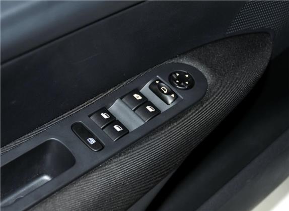 标致308 2013款 1.6L 手动优尚型 车厢座椅   门窗控制