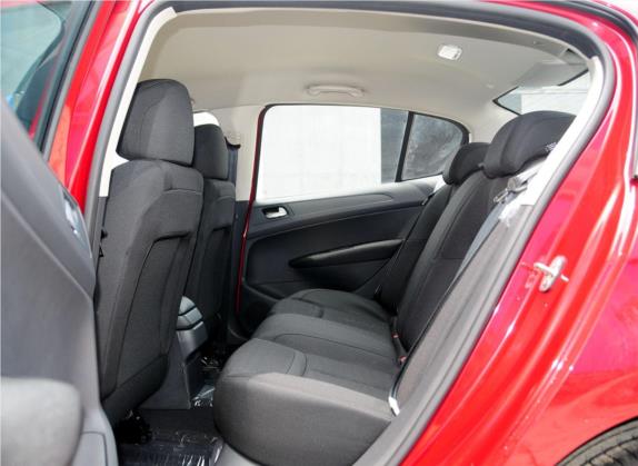 标致308 2013款 1.6L 自动优尚型 车厢座椅   后排空间