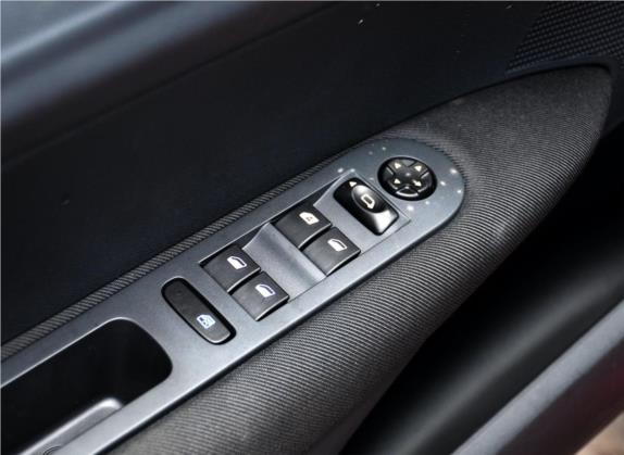 标致308 2013款 1.6L 自动优尚型 车厢座椅   门窗控制