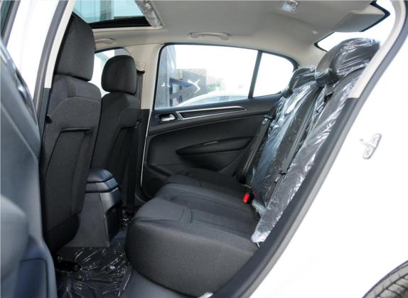 标致308 2013款 2.0L 自动风尚型 车厢座椅   后排空间