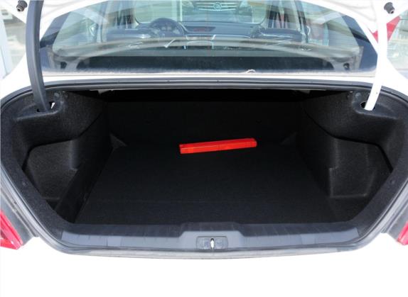 标致308 2013款 2.0L 自动风尚型 车厢座椅   后备厢