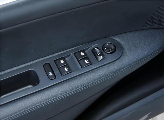 标致308 2013款 2.0L 自动风尚型 车厢座椅   门窗控制