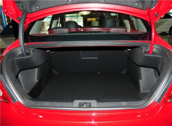 标致308 2013款 2.0L 自动尊尚型 车厢座椅   后备厢