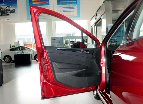 标致308 2013款 1.6L 自动风尚陈坤出色版 车厢座椅   前门板