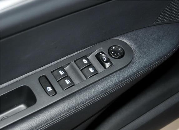 标致308 2013款 1.6L 自动风尚陈坤出色版 车厢座椅   门窗控制