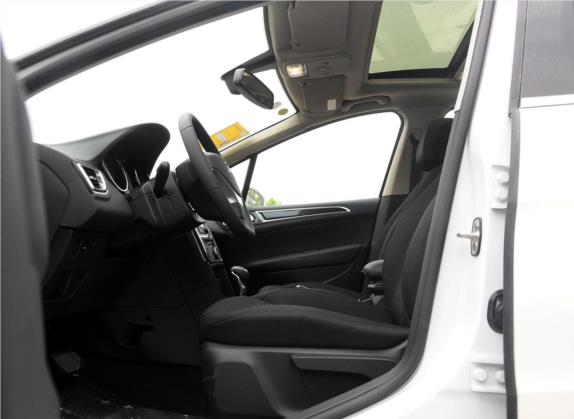 标致308 2014款 乐享版 经典 1.6L 自动风尚型 车厢座椅   前排空间