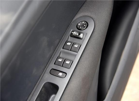 标致308 2014款 乐享版 经典 1.6L 手动优尚型 车厢座椅   门窗控制