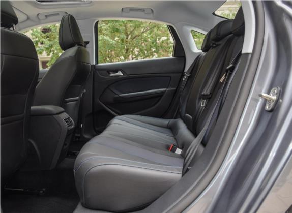 标致308 2016款 350THP 自动尊贵版 车厢座椅   后排空间
