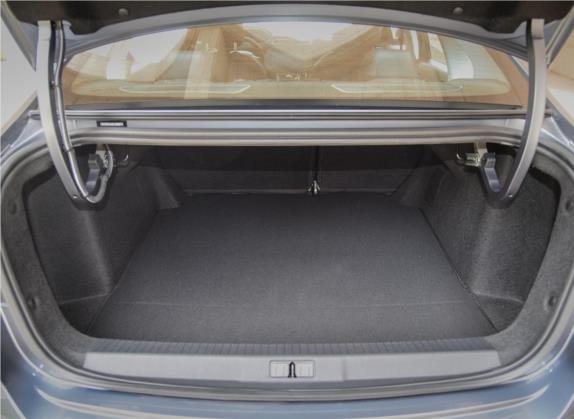 标致308 2016款 350THP 自动尊贵版 车厢座椅   后备厢