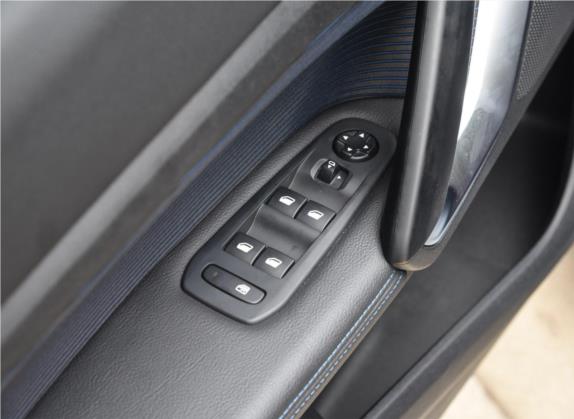 标致308 2016款 350THP 自动尊贵版 车厢座椅   门窗控制
