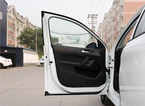 标致308 2016款 1.6L 手动时尚版 车厢座椅   前门板