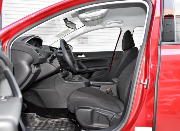 标致308 2016款 1.6L 自动时尚版 车厢座椅   前排空间