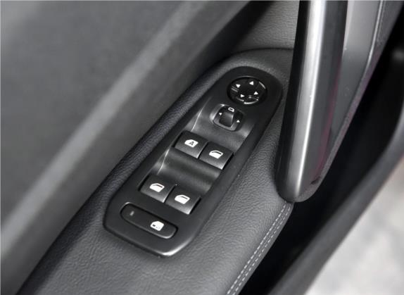 标致308 2016款 1.6L 自动时尚版 车厢座椅   门窗控制