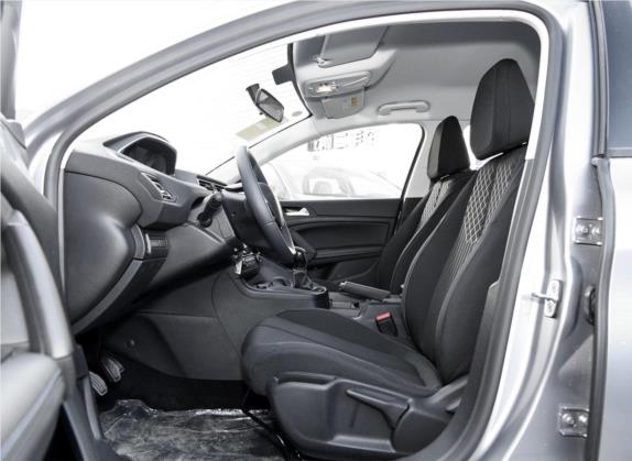 标致308 2018款 1.6L 手动时尚版 车厢座椅   前排空间