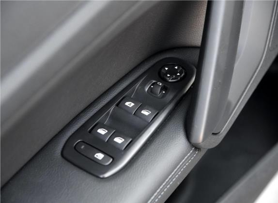 标致308 2018款 1.6L 手动时尚版 车厢座椅   门窗控制