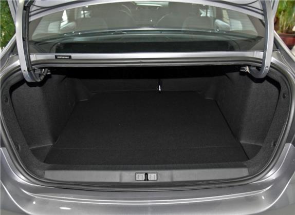 标致308 2018款 1.6L 自动时尚版 车厢座椅   后备厢