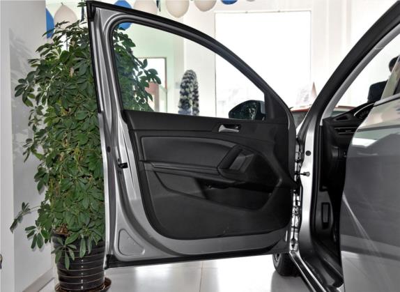 标致308 2018款 1.6L 自动时尚版 车厢座椅   前门板