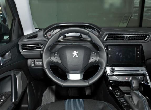 标致308 2018款 1.6L 自动豪华版 中控类   驾驶位
