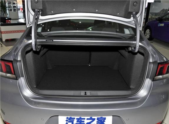 标致308 2018款 1.6L 自动豪华版 车厢座椅   后备厢