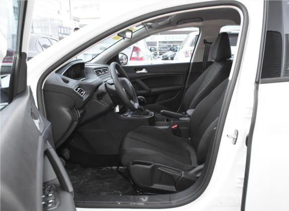 标致308 2019款 1.6L 手动时尚版 国V 车厢座椅   前排空间