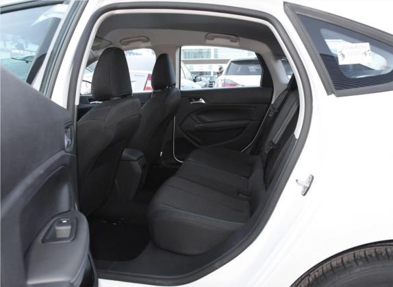 标致308 2019款 1.6L 手动时尚版 国V 车厢座椅   后排空间