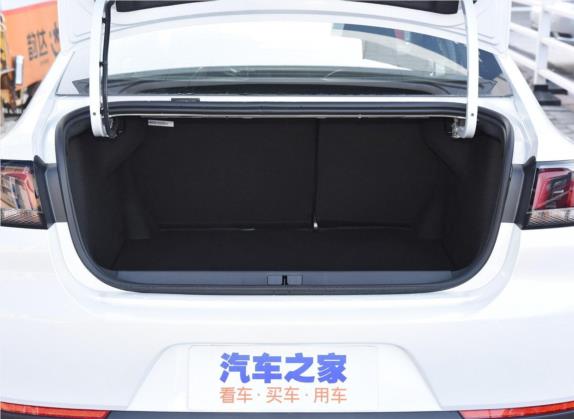 标致308 2019款 1.6L 手动时尚版 国V 车厢座椅   后备厢