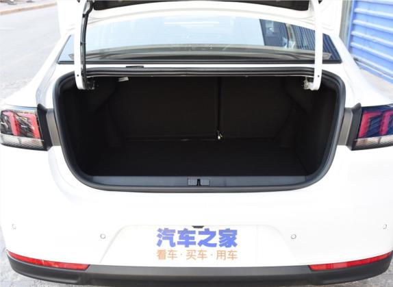 标致308 2019款 1.6L 自动豪华版 国V 车厢座椅   后备厢