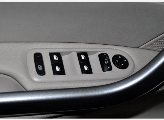 标致408 2010款 2.0L 手动豪华版 车厢座椅   门窗控制