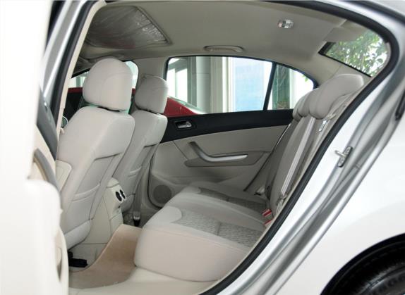 标致408 2011款 1.6L 手动豪华版 车厢座椅   后排空间