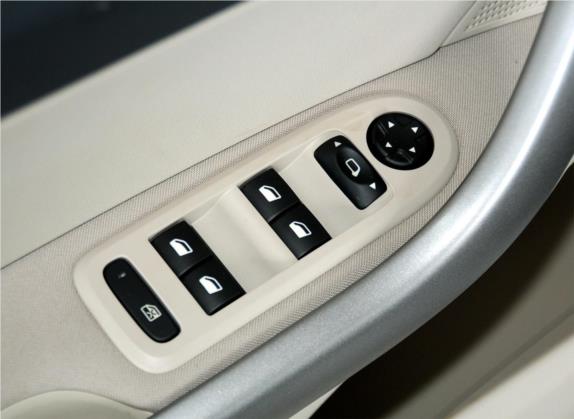 标致408 2011款 1.6L 手动豪华版 车厢座椅   门窗控制