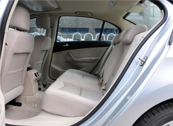标致408 2011款 2.0L 手动豪华版 车厢座椅   后排空间