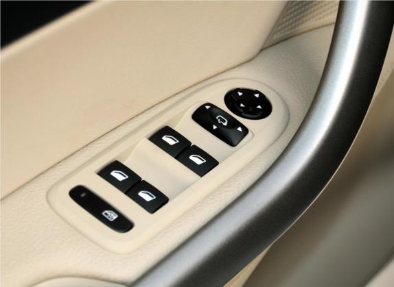 标致408 2013款 2.0L 自动尊贵版 车厢座椅   门窗控制