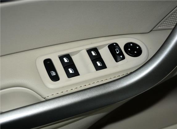 标致408 2013款 1.6L 手动舒适版 车厢座椅   门窗控制