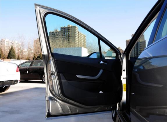 标致408 2013款 2.0L 自动舒适版 车厢座椅   前门板