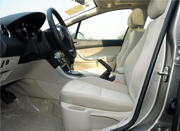 标致408 2013款 2.0L 自动豪华版 车厢座椅   前排空间
