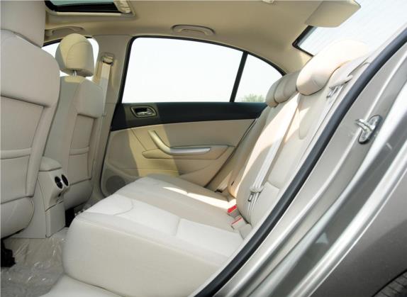 标致408 2013款 2.0L 自动豪华版 车厢座椅   后排空间