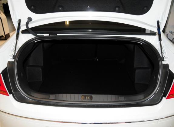 标致408 2013款 2.0L 车载互联豪华版 车厢座椅   后备厢
