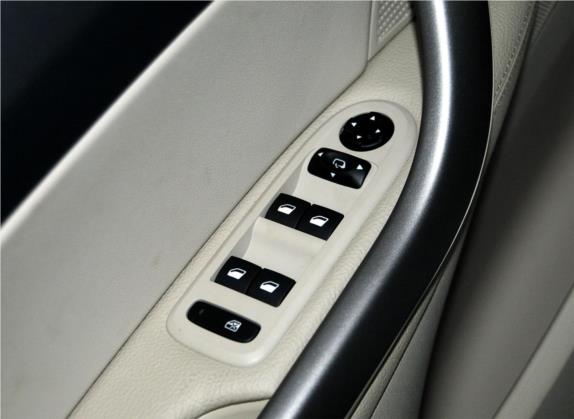 标致408 2013款 2.0L 车载互联尊贵版 车厢座椅   门窗控制