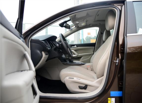 标致408 2014款 1.6T 自动至尊版 车厢座椅   前排空间