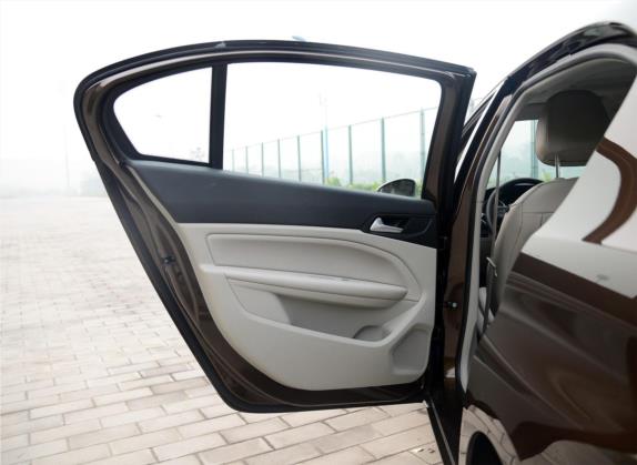标致408 2014款 1.6T 自动至尊版 车厢座椅   前门板