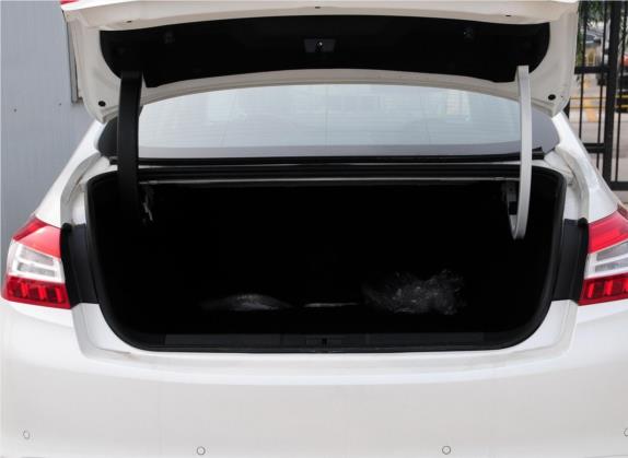 标致408 2014款 1.8L 手动领先版 车厢座椅   后备厢