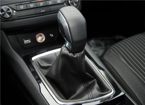 标致408 2014款 1.8L 手动领先版 中控类   挡把