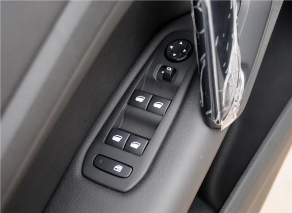 标致408 2014款 1.8L 手动领先版 车厢座椅   门窗控制